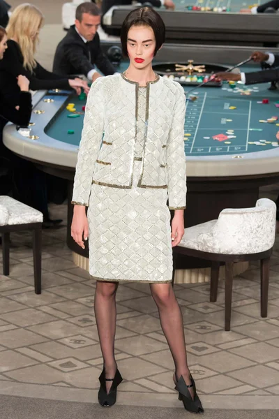 Look 10